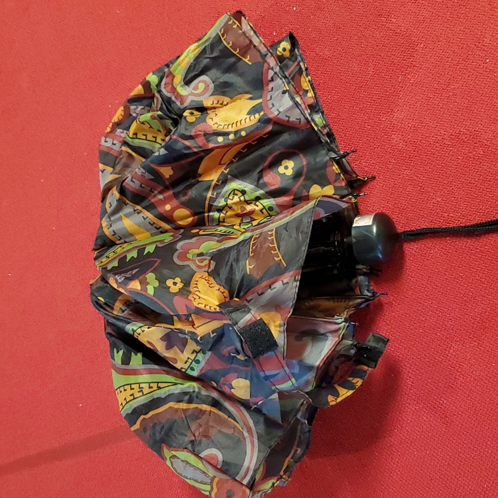 Paisley pattern fall colors folds up compact umbrella - Picture 6 of 6